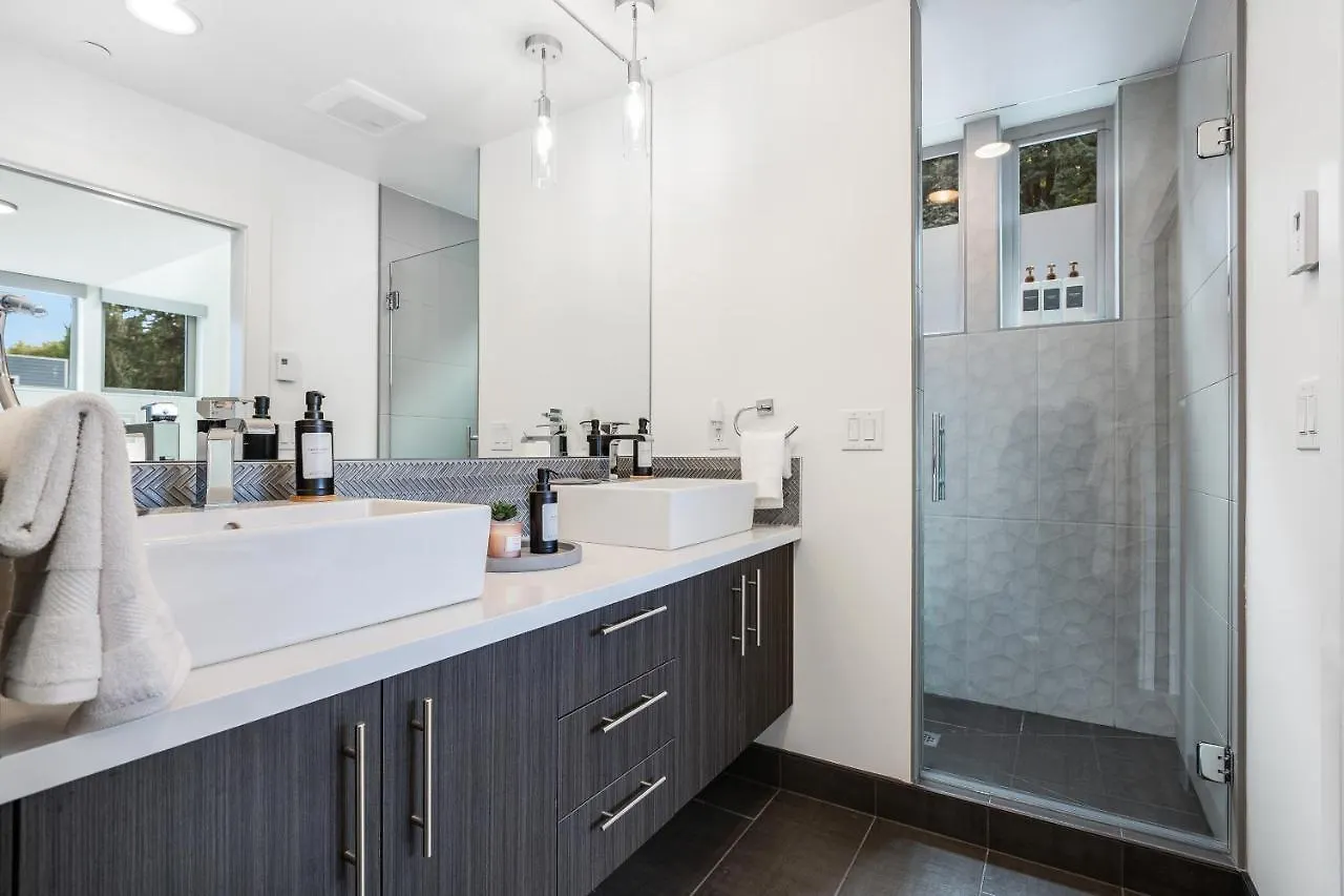 Alki Beach Escape Romantic Waterfront Getaway For 2 Σιάτλ